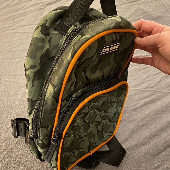 Steve Madden mini camo backpack - Picture 2 of 4